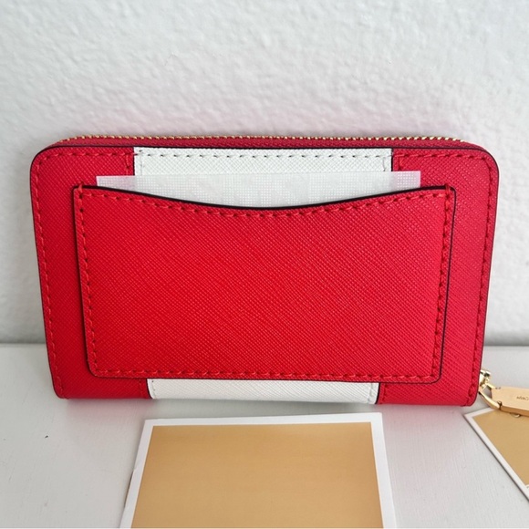 Michael Kors Jet Set Small Zip Around Card Case. COLOR: Spiced Coral/optic White - Picture 2 of 7